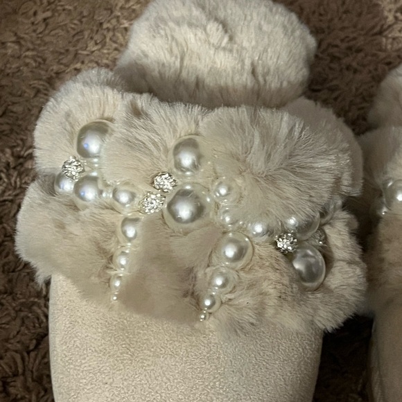 Express Cream Pearl Embellished Slippers - Picture 9 of 10